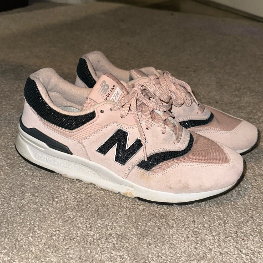 New Balance Light Pink & Sequin Black 997H Sneakers - Picture 2 of 6